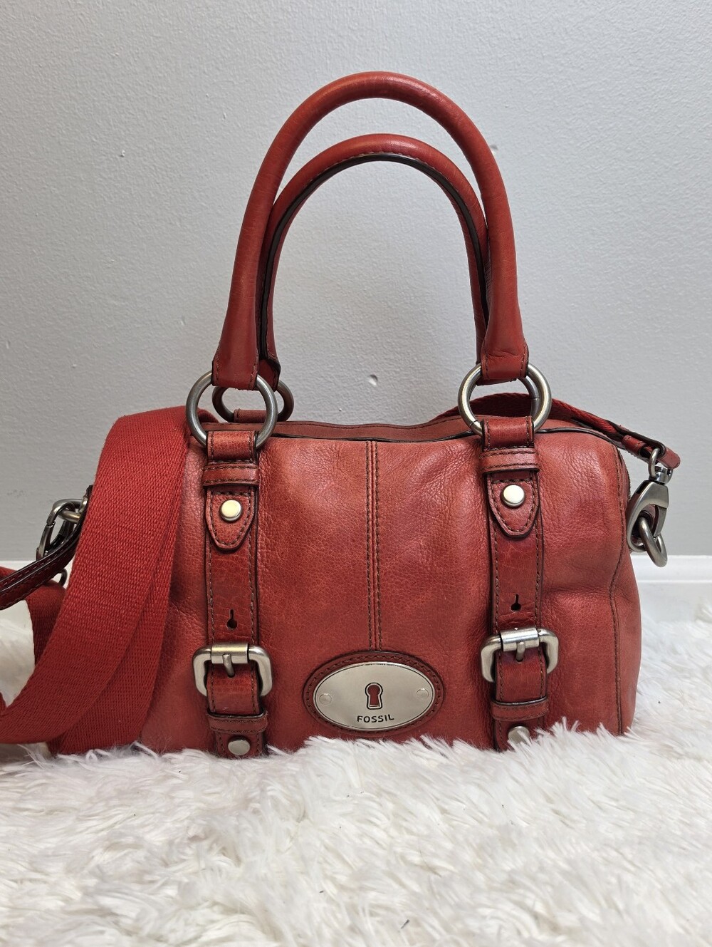 Fossil Maddox Red Leather Satchel Crossbody Bag Vintage Keyhole Buckle Satchel.